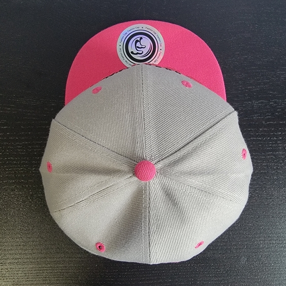T&T BROOKLYN Snapback Baseball Cap in Gray and Pink - Picture 7 of 10